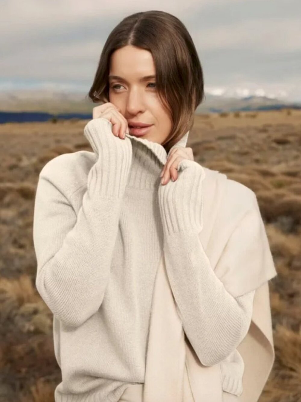 Italic Emma Cashmere Relaxed Turtleneck Sweater